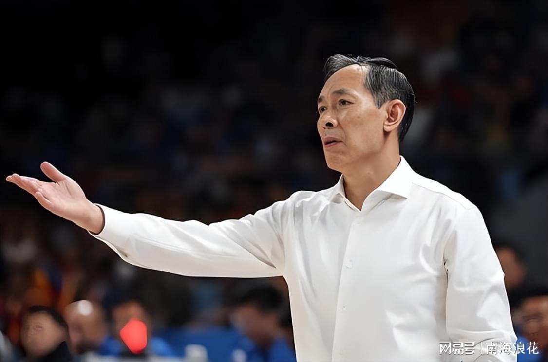 半岛体育app下载-唉！国家队2.16米中锋，连续两场遭小外隔扣+冲突，球迷：太窝囊