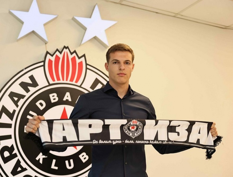 半岛体育app下载-隆戈：米兰再次接触贝尔格莱德游击谈科斯蒂奇，距离进一步拉近