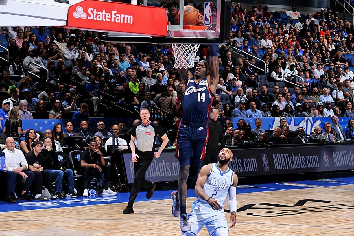 半岛体育-迅速找回了顶级3D后场的水准，骑士真是从国王白捡了一个大宝贝？