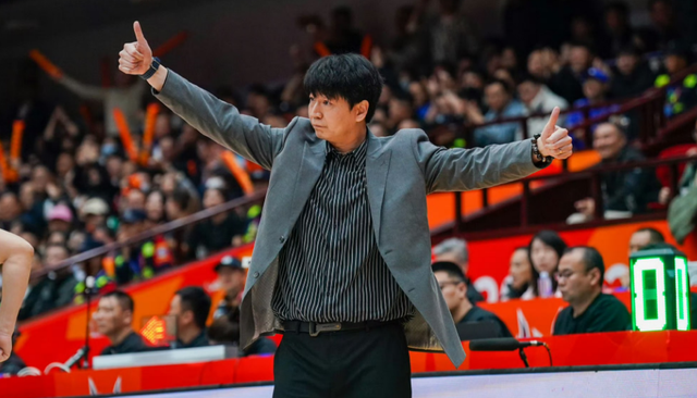 半岛体育-CBA最新消息！琼斯加盟山东男篮，辽宁男篮寻找新外援