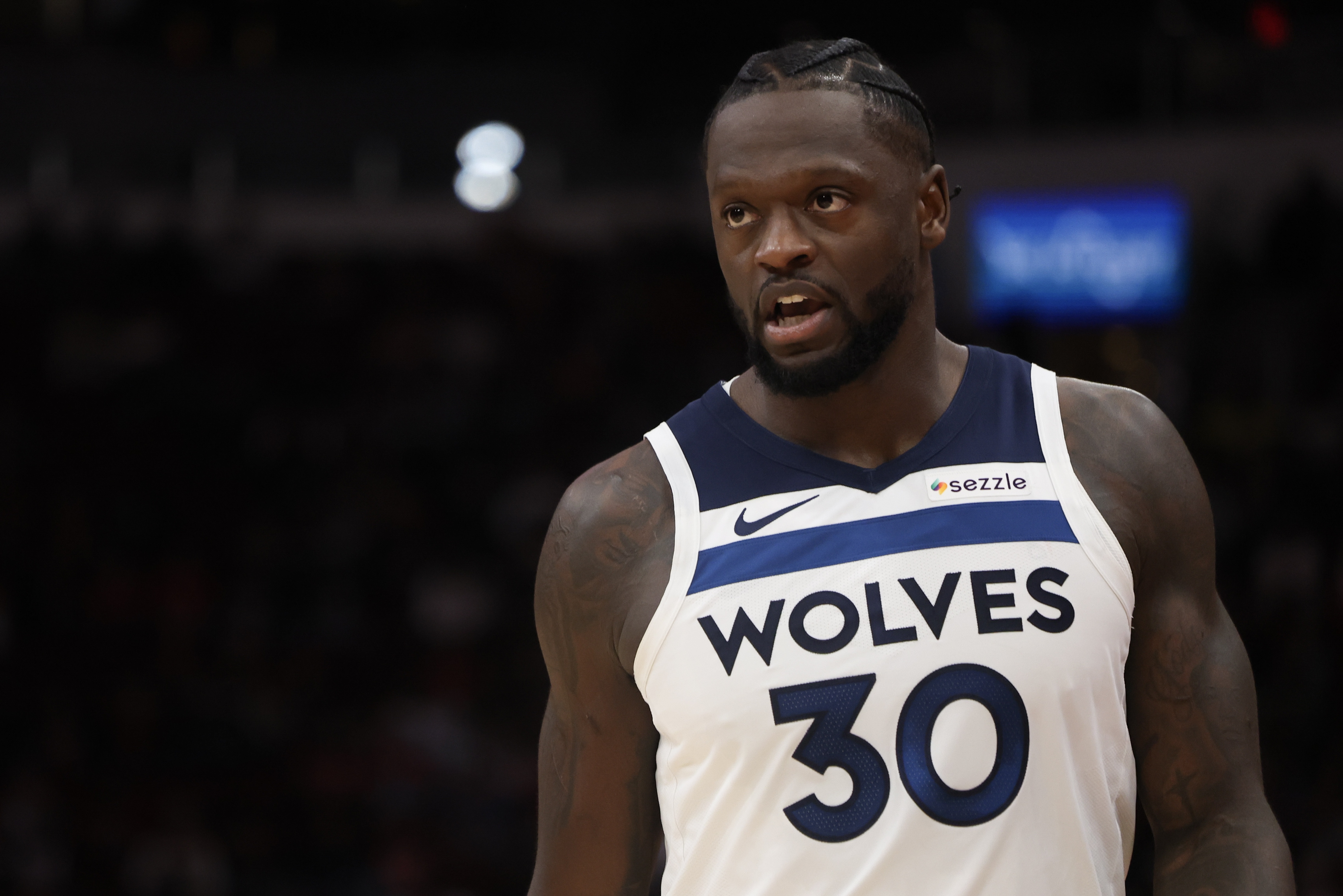 半岛体育-多打内线少投三分啊！兰德尔16中7得19分2板3助3断 三分5中1